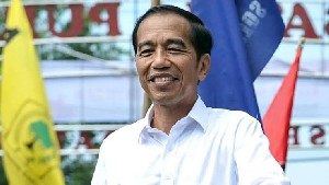 Masa Tenang, Jokowi Dan Sandiaga Umrah.